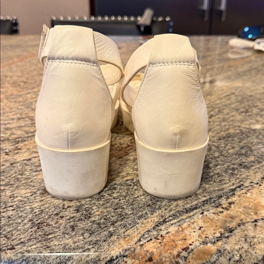 Franco Sarto Women's creamy White Strappy Sandals - Picture 3 of 4